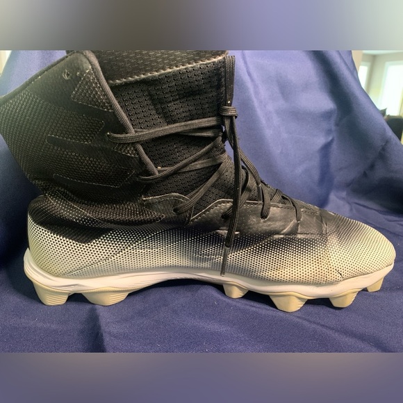 Men’s Under Armour football cleats size 13, Highlight, White and Black color. - Picture 2 of 6
